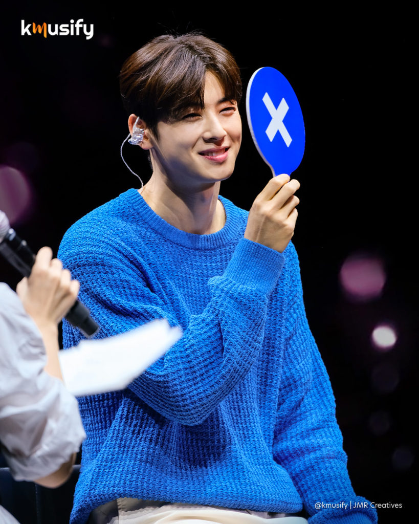 Cha Eun Woo Becomes One With Blue Carpet! [E-news Exclusive Ep 83] 